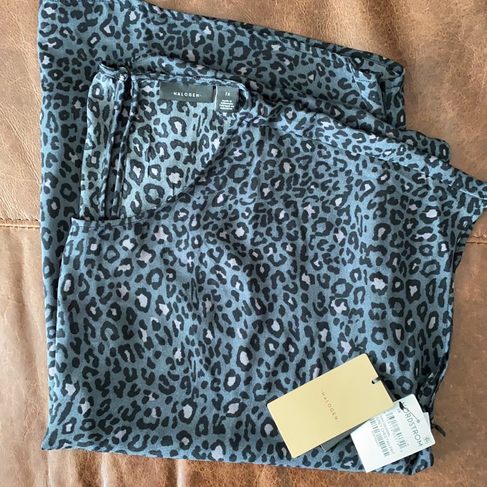 NWT Halogen dark animal print top 1X